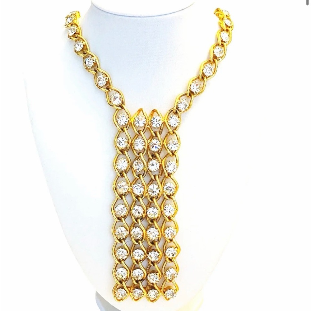 #RedCarpetReady #RhinestoneBibNecklace #OldHollywoodGlam #StatementPiece